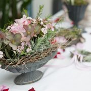 Wundervolle Blumenschale als Tischdekoration